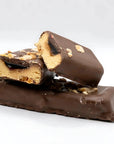 LUVV FITS PEANUT CAKE AND SALTED CARAMEL GOURMET PROTEIN BAR - SQOON