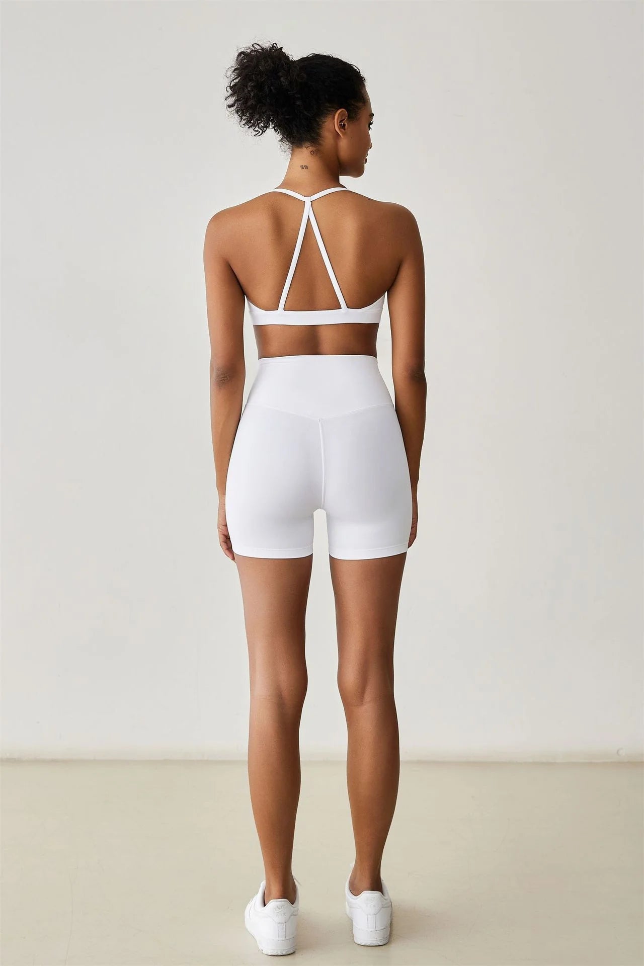 DUNIQ TRIANGLE BACK SPORTS BRA - WHITE - SQOON
