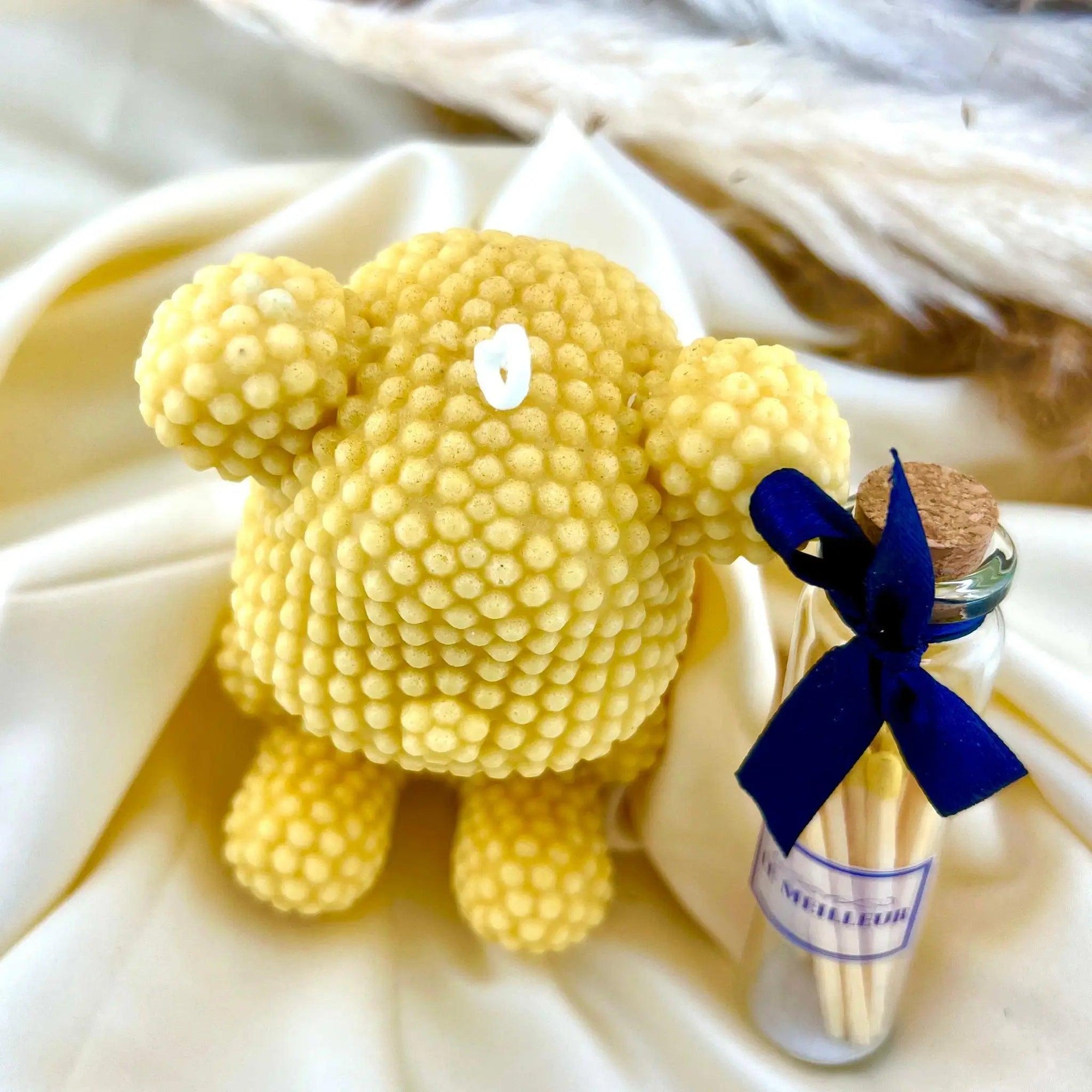 LE MEILLEUR YELLOW TEDDY SCENTED CANDLE WITH MATCHES - SQOON