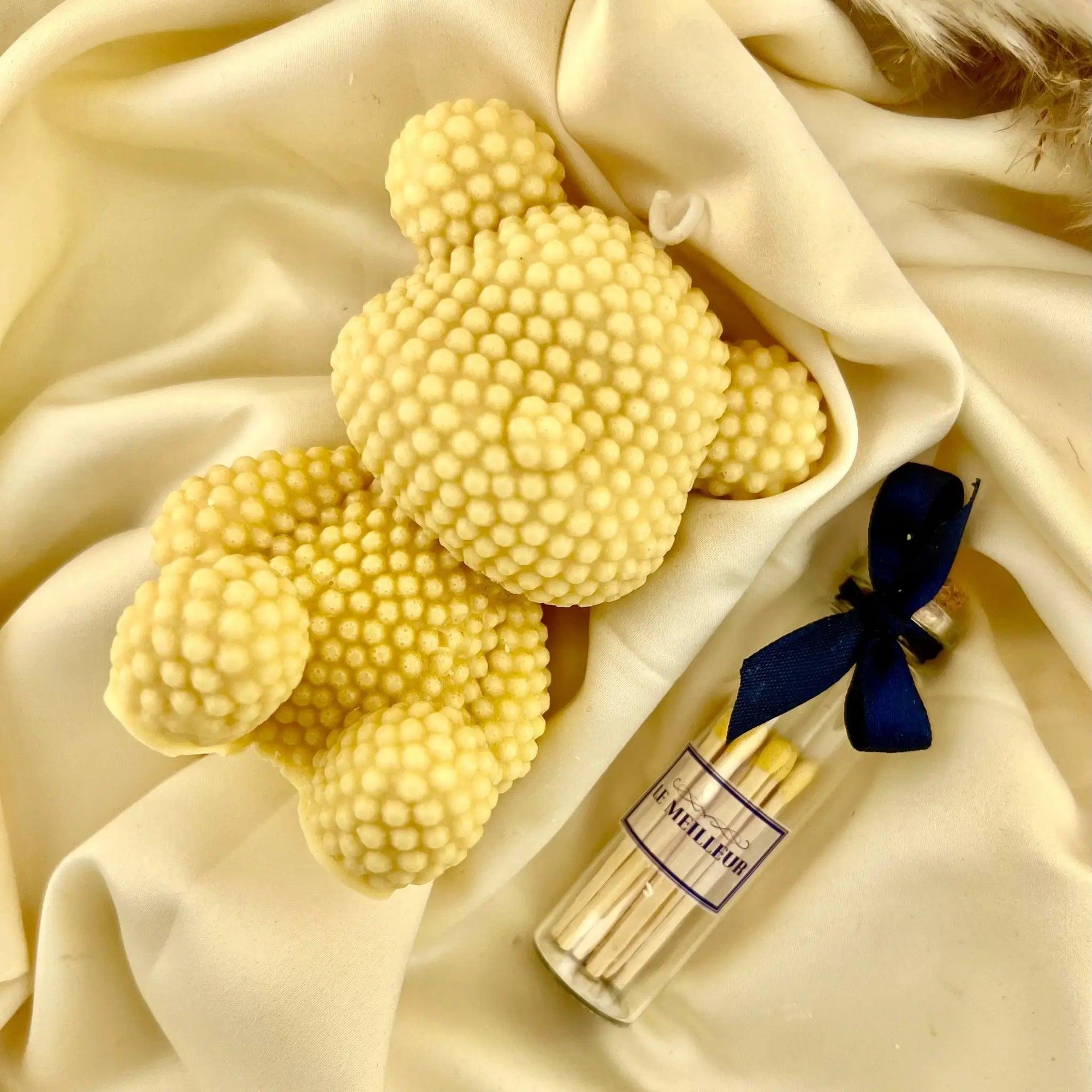 LE MEILLEUR YELLOW TEDDY SCENTED CANDLE WITH MATCHES - SQOON