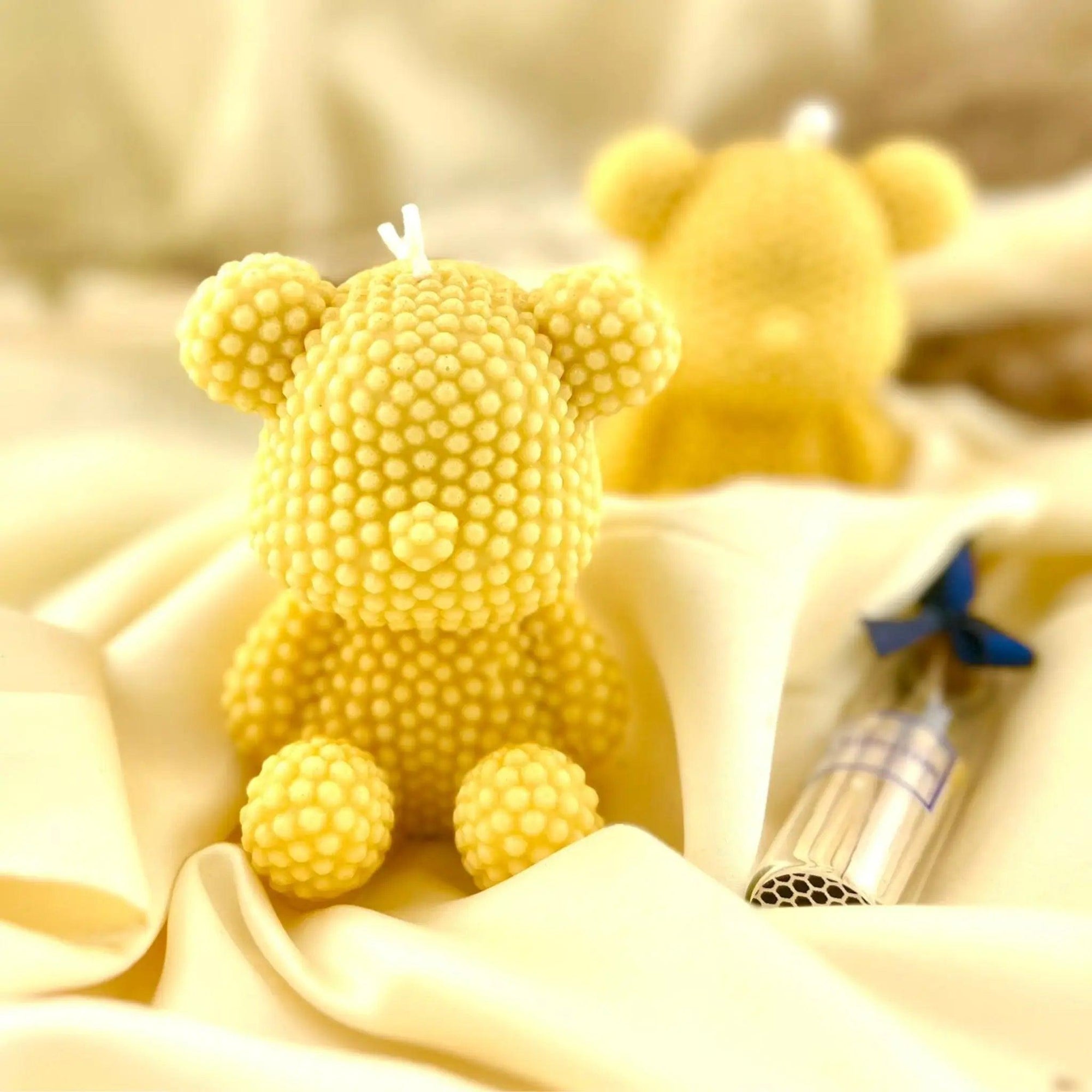 LE MEILLEUR YELLOW TEDDY SCENTED CANDLE WITH MATCHES - SQOON