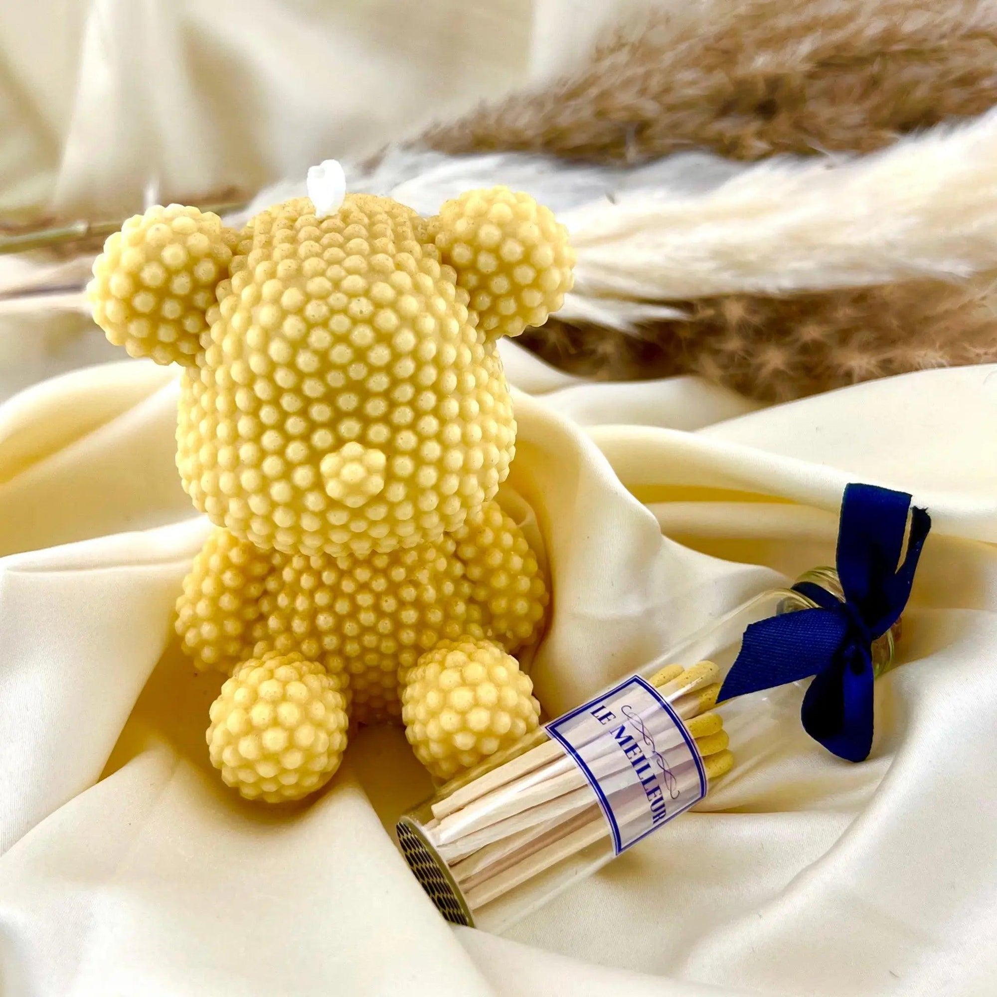 LE MEILLEUR YELLOW TEDDY SCENTED CANDLE WITH MATCHES - SQOON