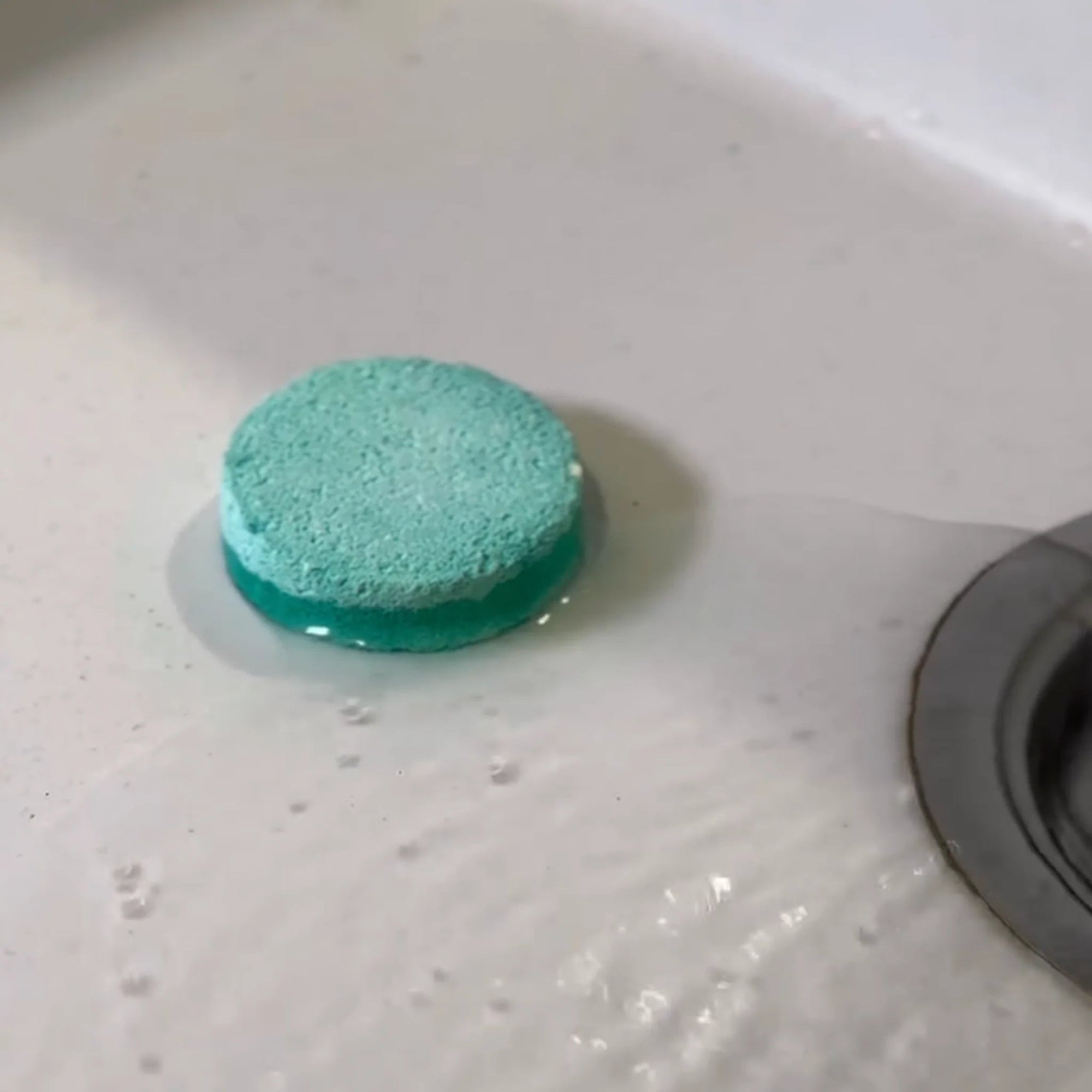 NATURBELLA SHOWER BOMB - EUCALYPTUS (5 pcs) - SQOON