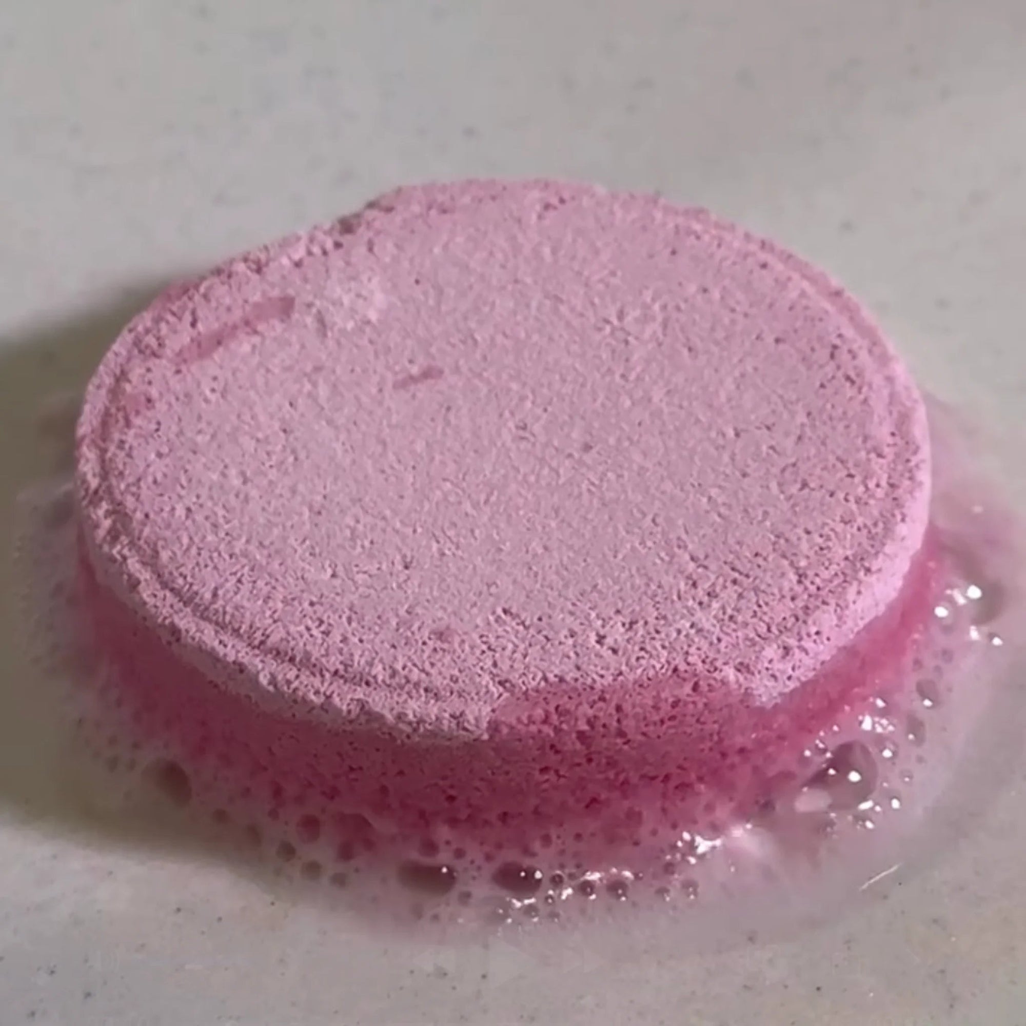 NATURBELLA SHOWER BOMB - FREESIA (5 PCS) - SQOON