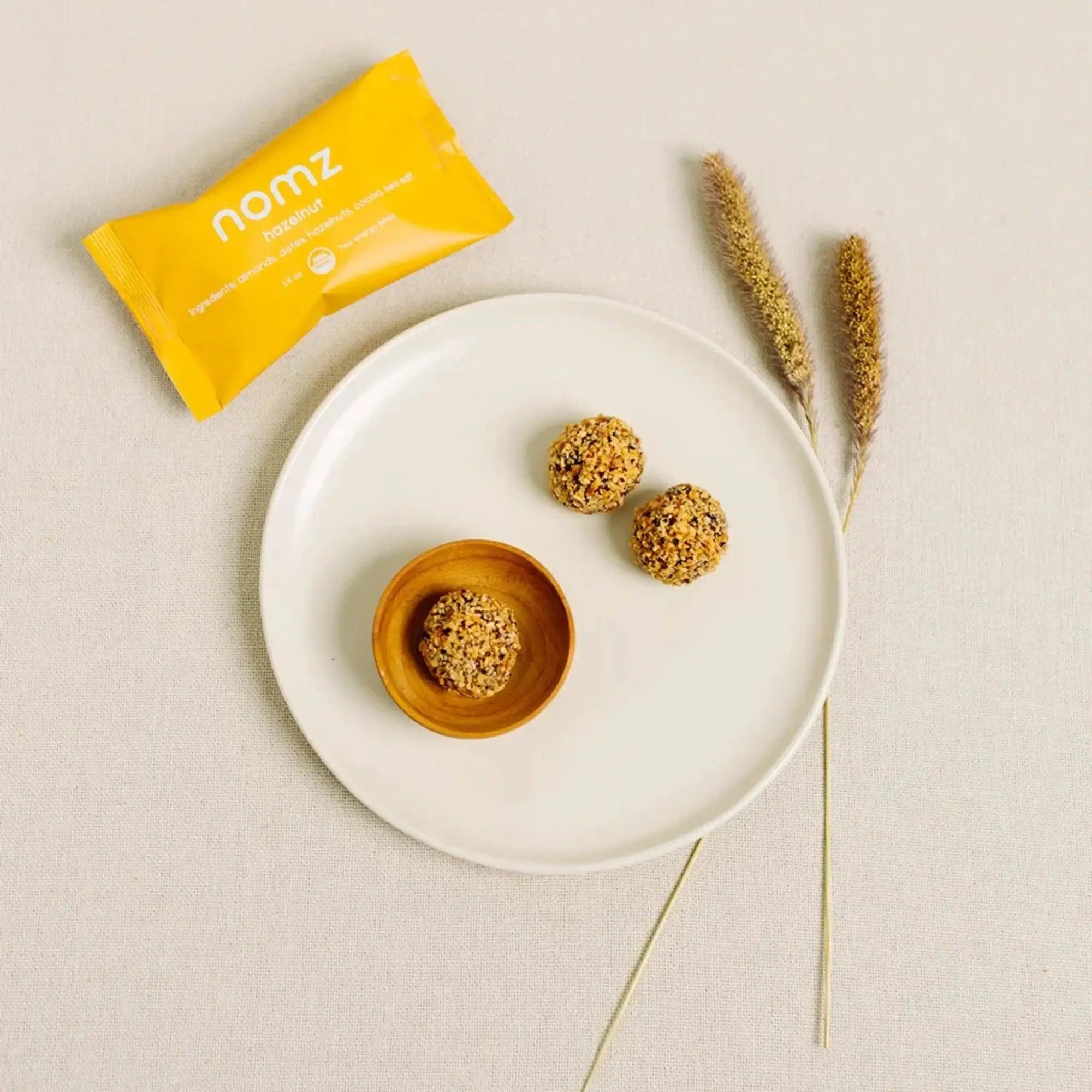 NOMZ ORGANIC HAZELNUT BITES - SQOON