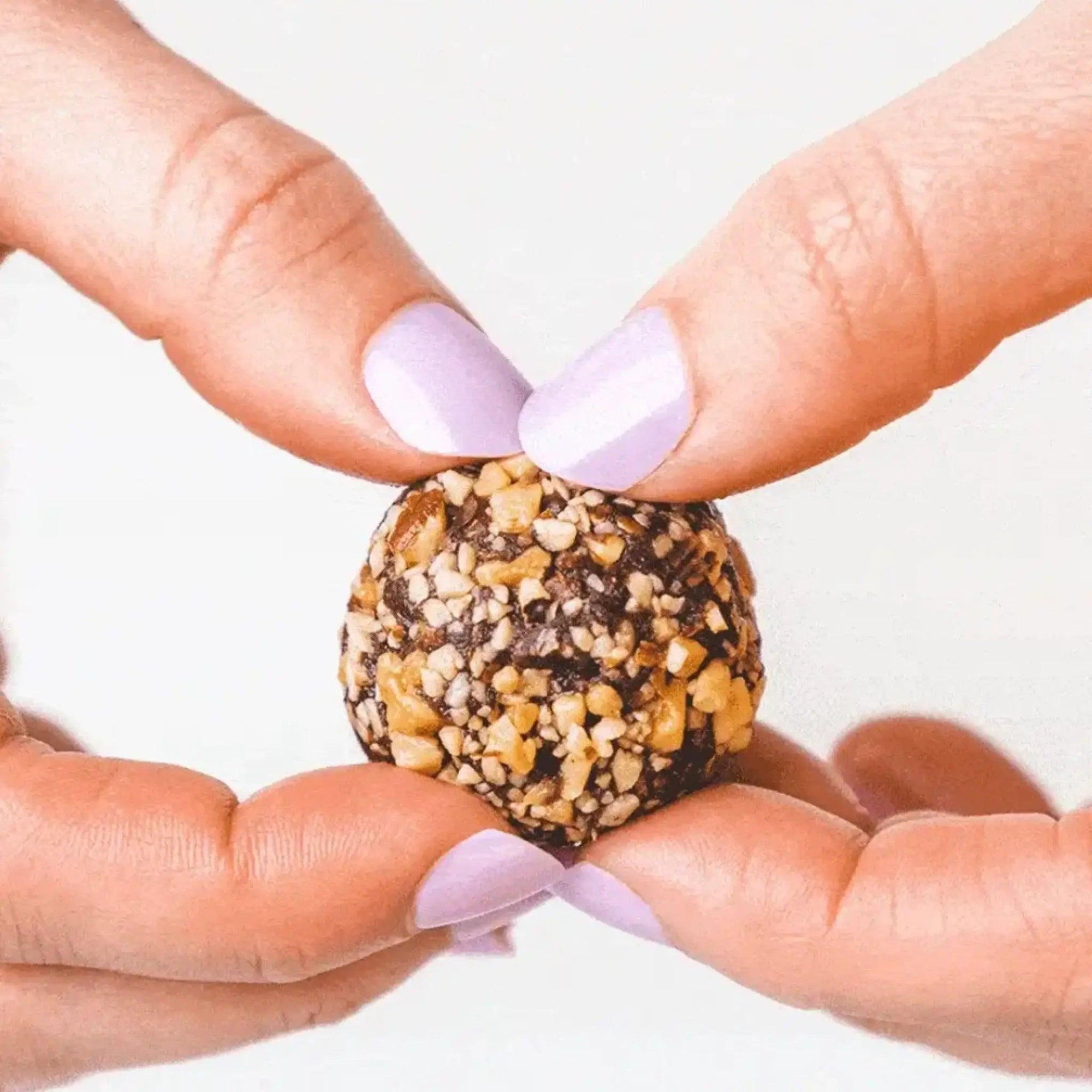 NOMZ ORGANIC HAZELNUT BITES - SQOON
