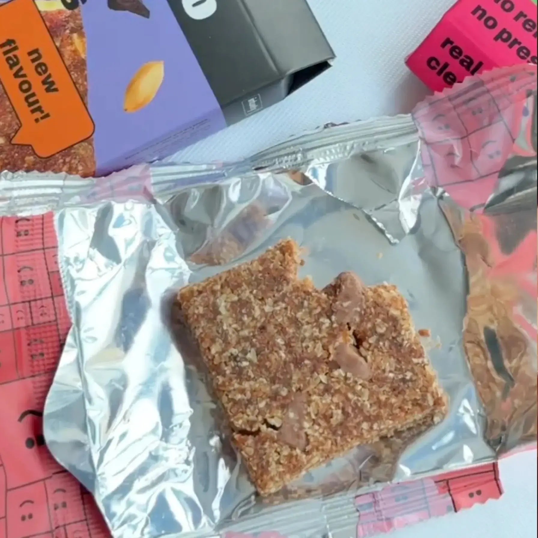 SNACK STUDIO ENERGY SQUARES - COCONUT CRANBERRY (40g) - SQOON